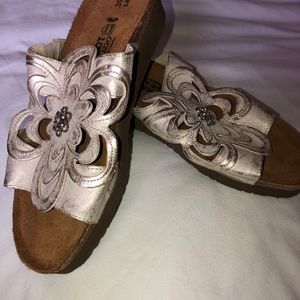 NWT Womens Naot Sandy Wedge Sandal